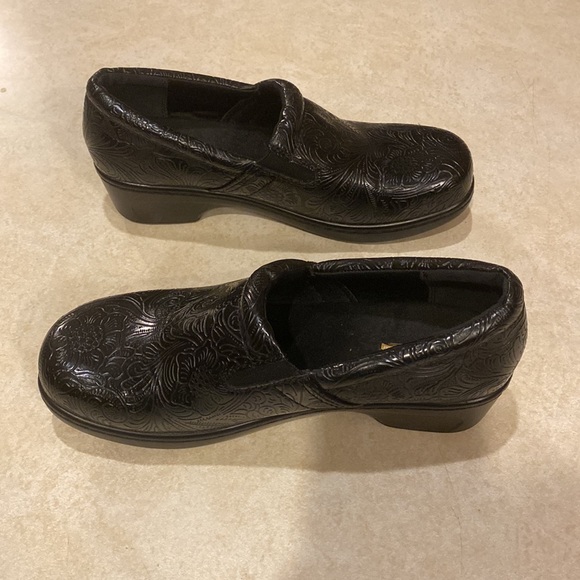 Womens size 9 black clog dress shoes - BRAND NEW - Picture 2 of 6